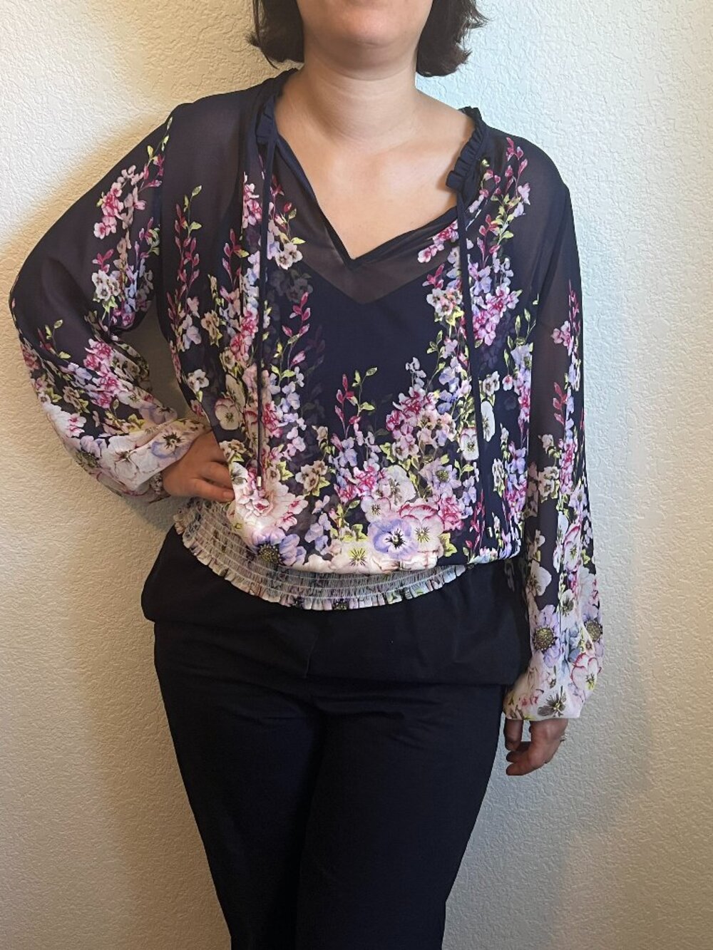 WHITE HOUSE BLACK MARKET NAVY FLORAL BLOUSE